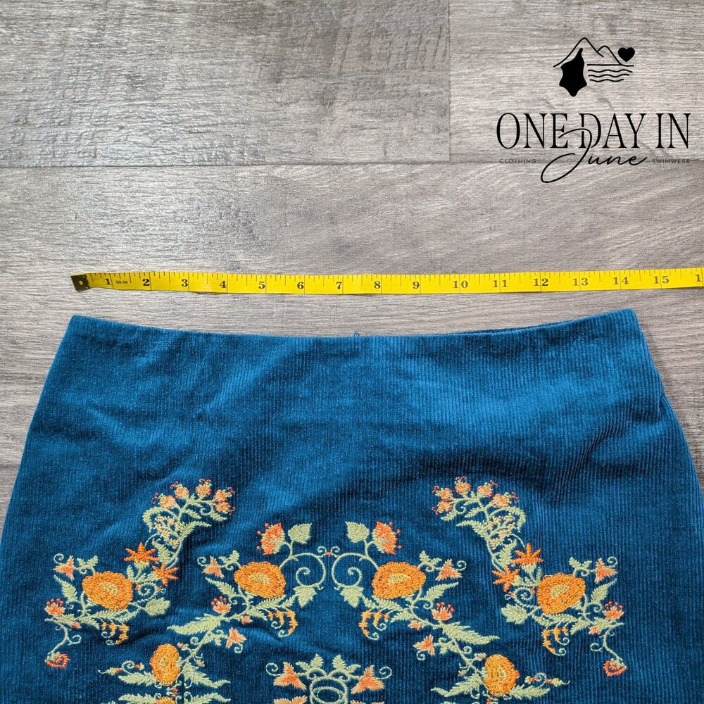 Simplee Corduroy Skirt Size L - Picture 3 of 5